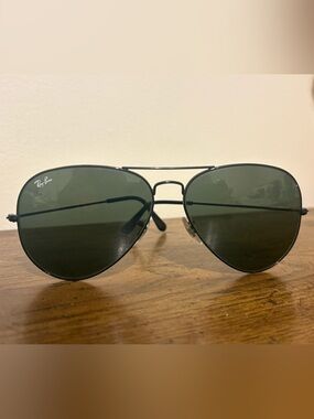 Ray-Ban Black Aviator Sunglasses with Dark Green Lenses